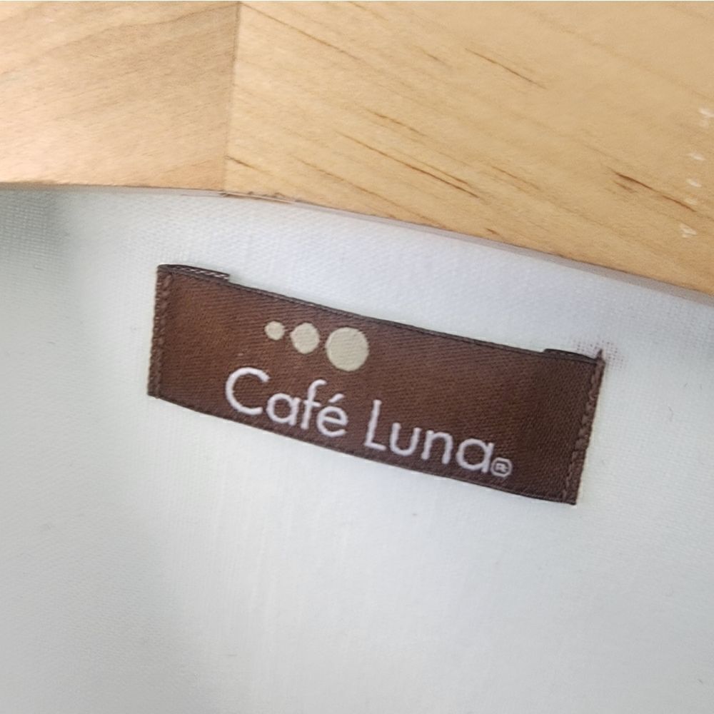 Cafe Luna linen cropped button front shirt - Picture 5 of 9